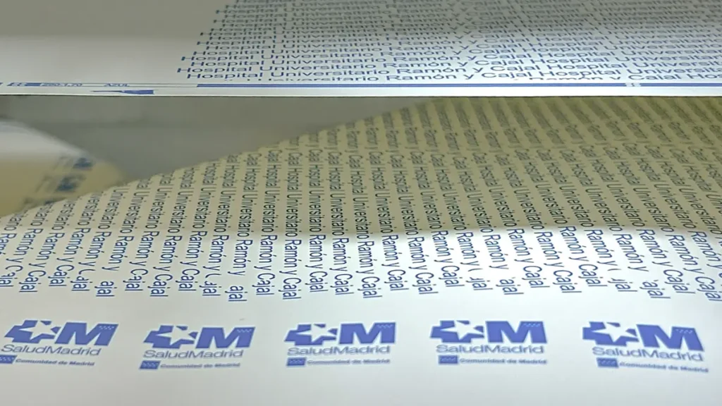 Producción de bobinas institucionales por el fabricante pulseras identificación hospitales