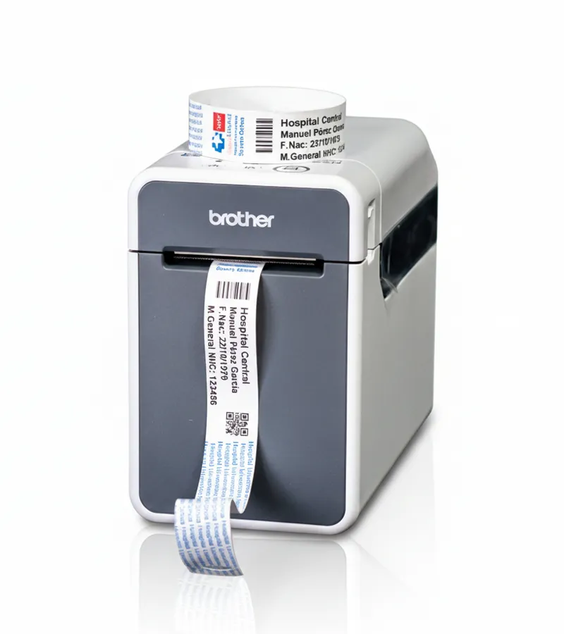 Impresora Brother emitiendo pulseras revisada por nuestro servicio técnico impresoras hospitalarias
